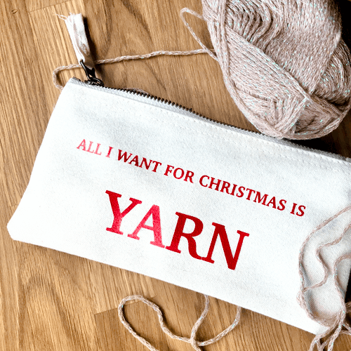 all-i-want-for-christymas-is-yarn-rood-pouch-s---productafbeelding.png